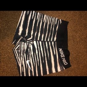 NEVER WORN NIKE SHORTS